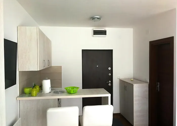 Nina Wind Дивчибаре